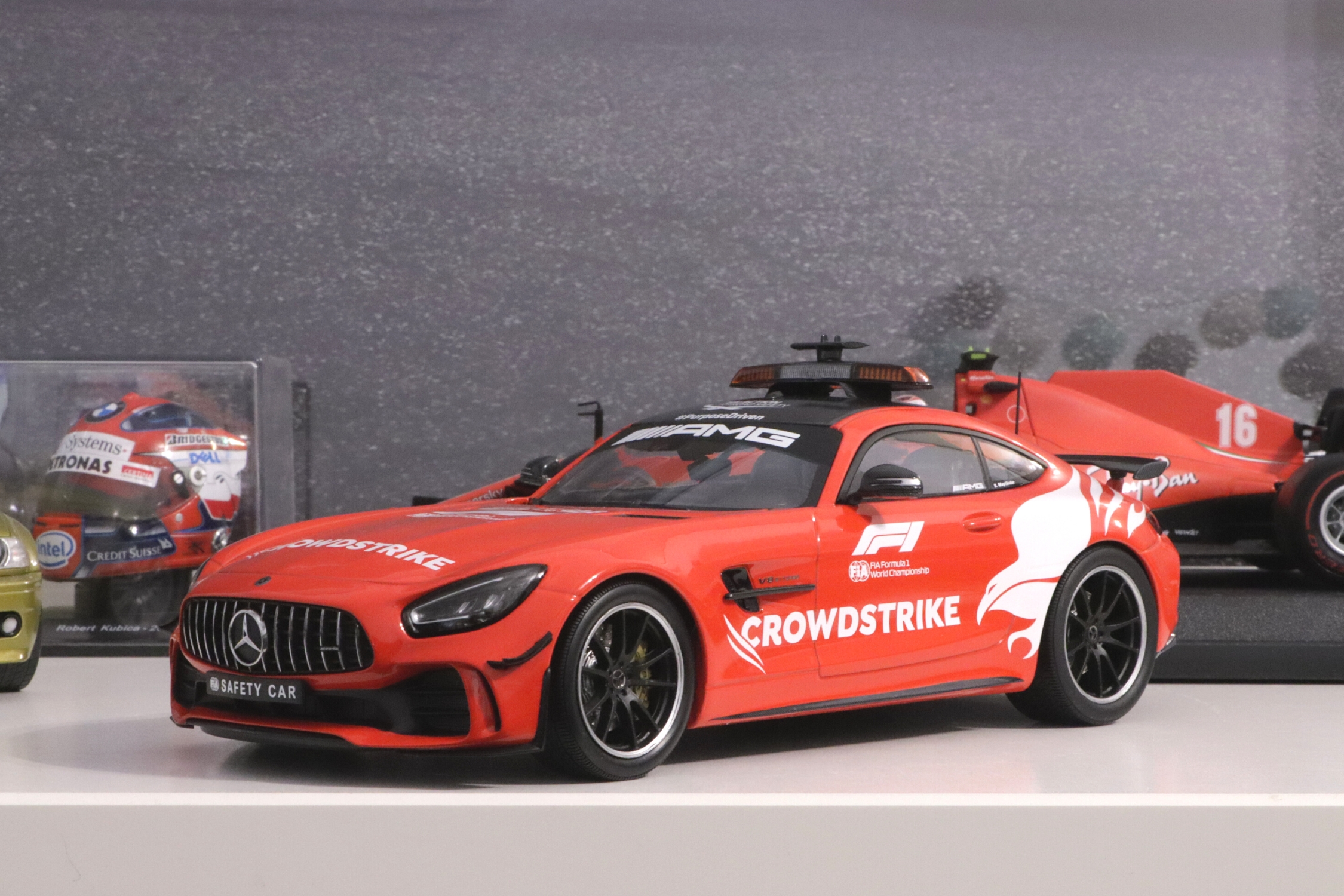 Mercedes-AMG GT-R Safety Car Formula 1 2021 1/18 Minichamps - samochód bezpieczeństwa F1