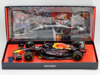 Max Verstappen Oracle Red Bull Racing RB18 Winner Dutch GP 2022 with driver figure with flag #1 1/18 Minichamps